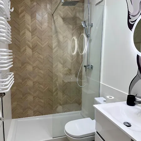 Appartement Goldizone - 10 Min West Station & Expo Warschau