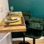 Apartment Goldizone - 10 Min West Station & Expo