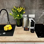 Apartment Goldizone - 10 Min West Station & Expo *